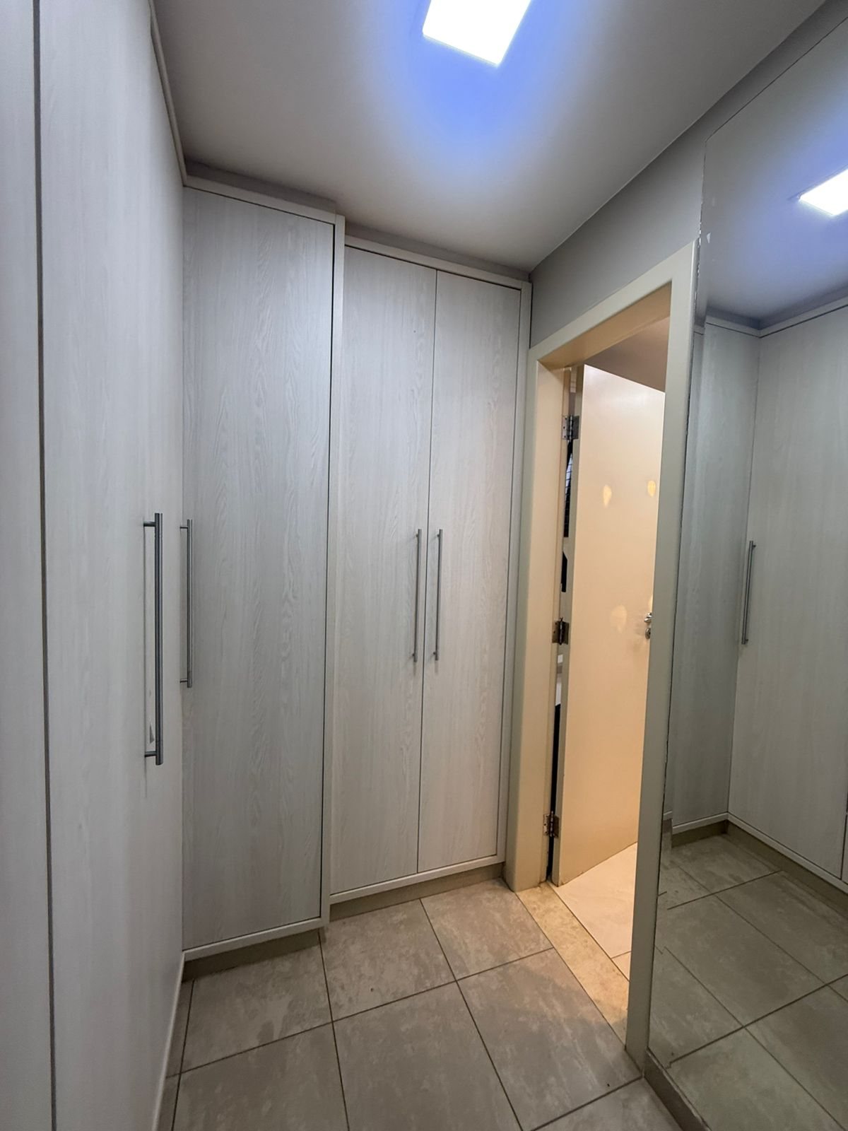 closet-apartamento-3suites-setor-aeroporto-goiania